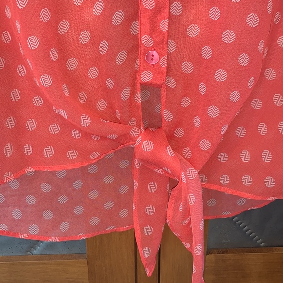 Tie Front Top - Picture 4 of 6